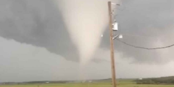Tornado Destroys Home in Waywayseecappo (Video)