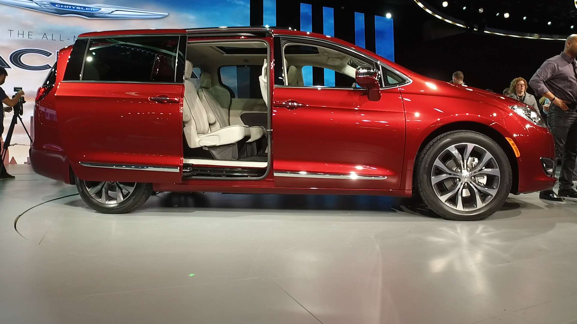 2017 Chrysler Pacifica The Minivan Reinvented (Video) Canada Journal