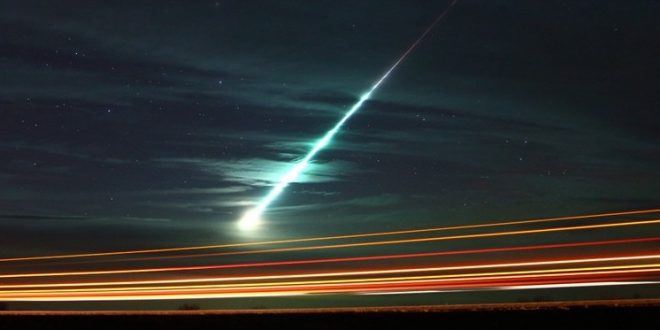 Meteor over Toronto area mistaken for plane crash (Video)