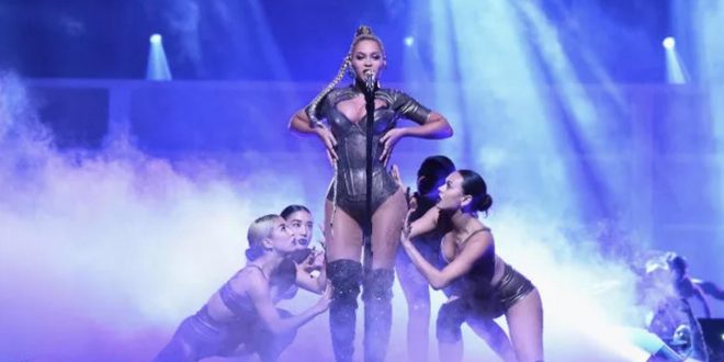 Beyonce bleeding during Tidal X performance (Video)