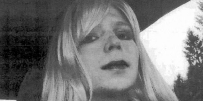 Chelsea Manning: WikiLeaks informant asks Obama for clemency