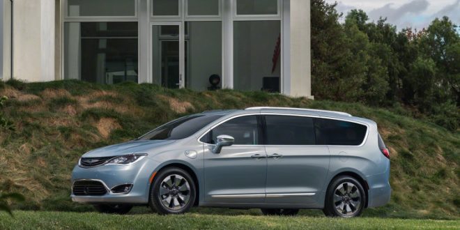 Chrysler Pacifica Hybrid: Plug-In Minivan With 30 Miles Range (Video)