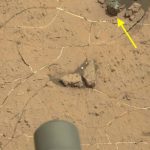 NASA's Curiosity finds small meteorite on Mars (Photo)