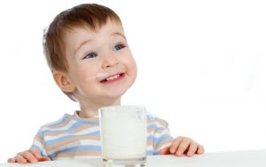 New research weighs in on whole versus skim milk