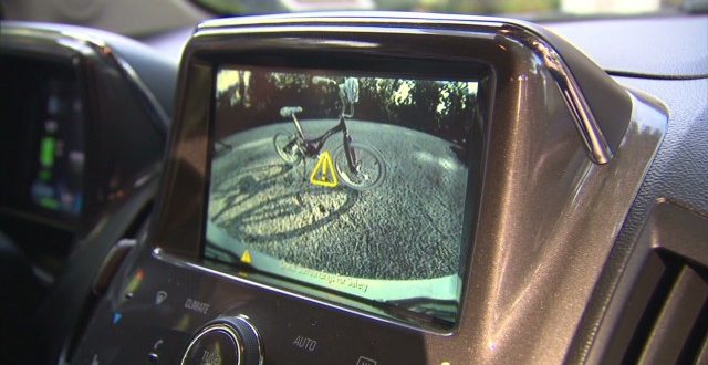 Rear-view cameras to be required on all cars made after May 2018: Transport Canada