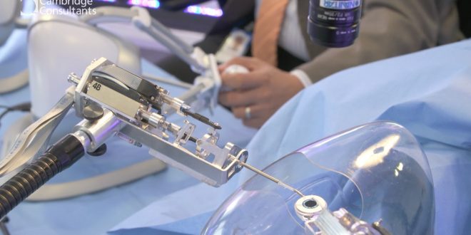 Researchers develop miniature robot for cataract surgery