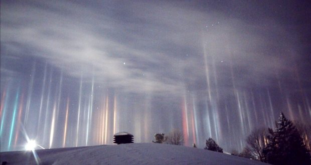 Alien Lights Mysterious-looking light pillars have appeared in the night sky (Video)