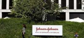 Judge halves $1B award in J&J hip implants case