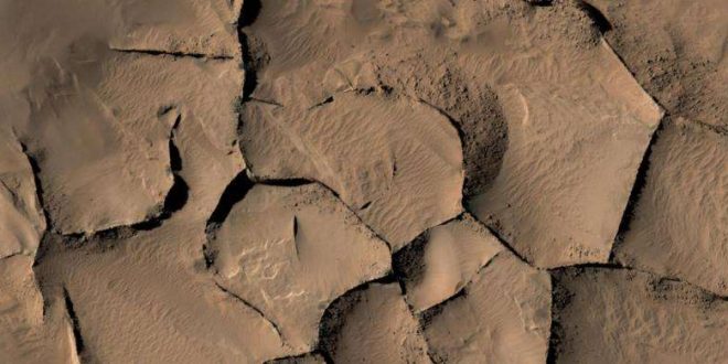 Ridges on Mars have variety of origins, says new research