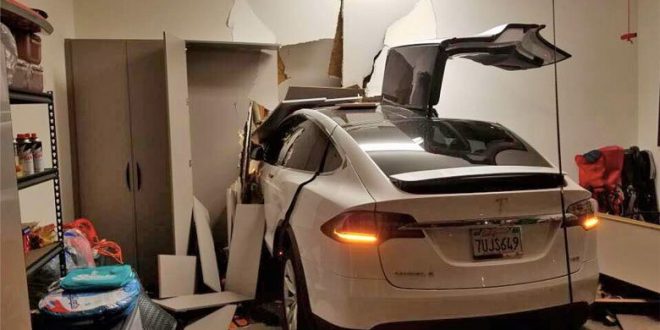 South Korean singer sues Tesla for “sudden acceleration” accident