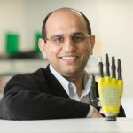 Engineers use graphene to power 'electronic skin' that can feel (Video)