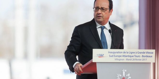 Police marksman accidentally injures two at Francois Hollande speech (Video)