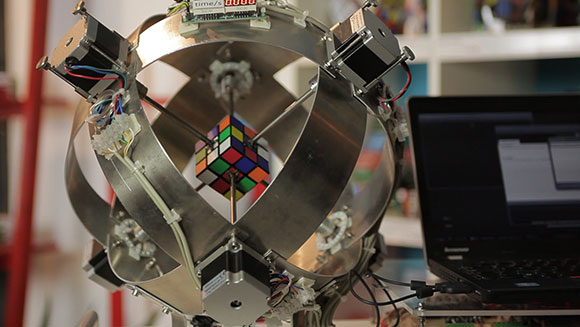 Robot breaks fastest Rubik's Cube solving record (Video)
