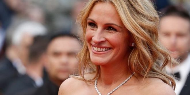 Actress Julia Roberts named People's 'World's Most Beautiful Woman'