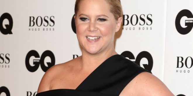 Amy Schumer buys $2K mattress for store employee who let her use the bathroom