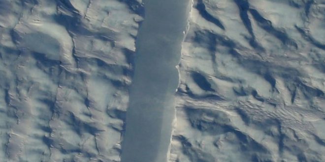 NASA finds crack in middle of Greenland’s biggest glaciers (Photo)
