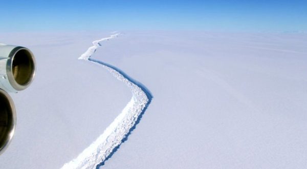 An immense iceberg Is About to Break Off from Antarctica