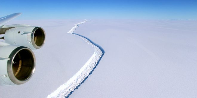 Giant Antarctic Iceberg’s Split Reveals Ecosystem Hidden for Thousands of Years