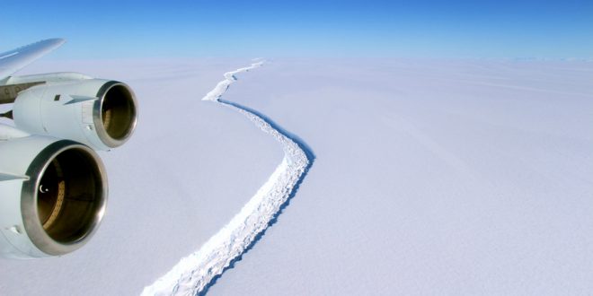 Giant Antarctic Iceberg's Split Reveals Ecosystem Hidden for Thousands of Years