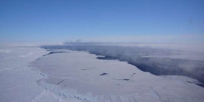 Mysterious giant hole cracks open in Antarctica, Report