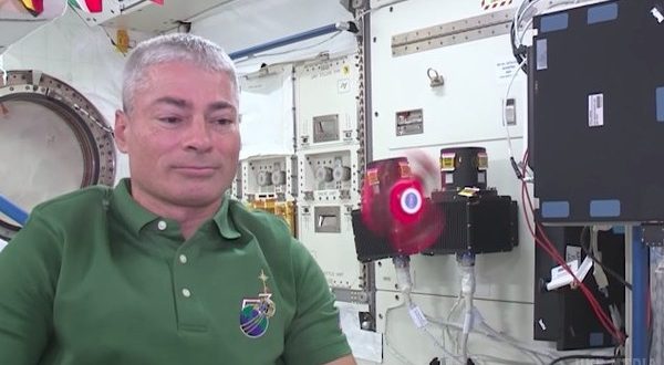 NASA Astronauts finally brought a fidget spinner into space (Video)