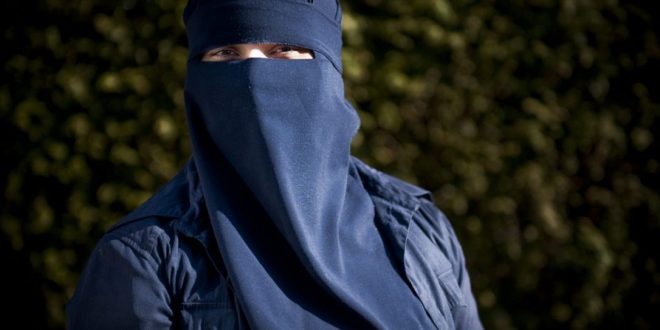 Quebec bans burqa for those receiving public services