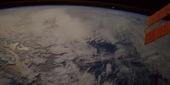 Astronaut luckily captures meteor falling to Earth aboard space station (Video)