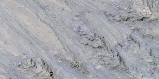 New Research: Streaks on Mars Might Be Sand, Not Water