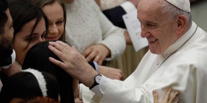 Pope Francis kisses nun, Pope Negotiates Papal Kiss After Controversy